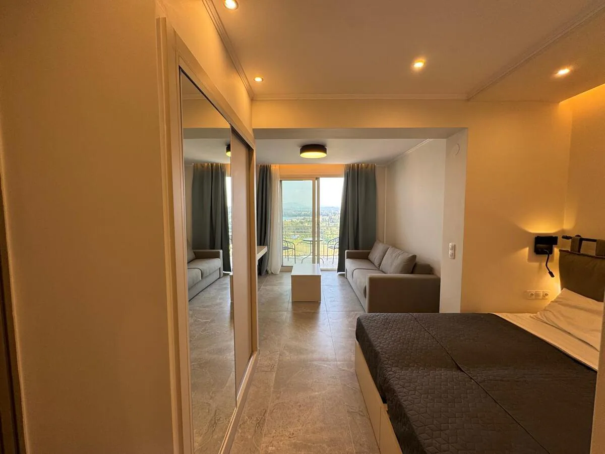 Corfelia Suites